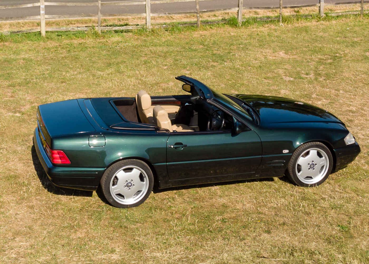 Mercedes Benz SL320 Designo in Allanite Green 